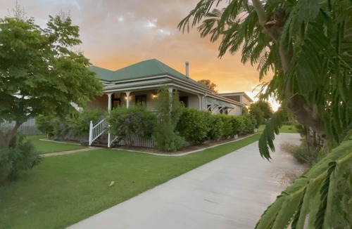 Warwick House | Area 51 Warwick -a very special place to stay