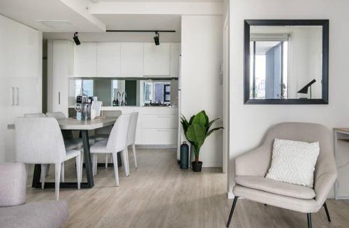 South Brisbane Apartment | Arena Convenient 2 Bedroom