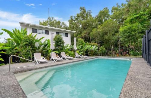 Palm Cove House | Argentea Cove - Poolside Escape near Palm Cove Beach