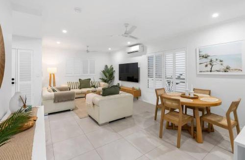 Palm Cove House | Argentea Cove - Poolside Escape near Palm Cove Beach