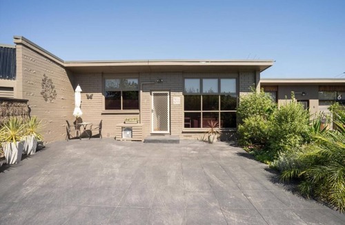 Rosebud House | Argo Sands -Steps to the beach! Walk to the pier, playground, shops and cafes