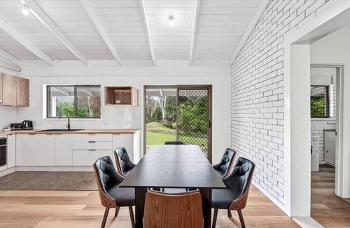 Tamborine House | Arielle`s Hideaway Retreat - Sleeps 12pp