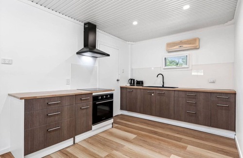 Tamborine House | Arielle`s Hideaway Retreat - Sleeps 12pp