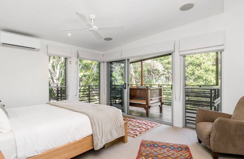Suffolk Park House | Ariels on the Beach - 4 BR beachfront home w. pool