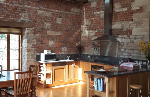 Bagdad House | Armytage House Accommodation