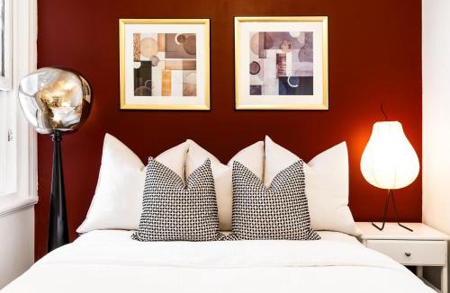 Millers Point Apartment | Art Deco Harbour Suite with Private Rooftop - Walk to Circular Quay
