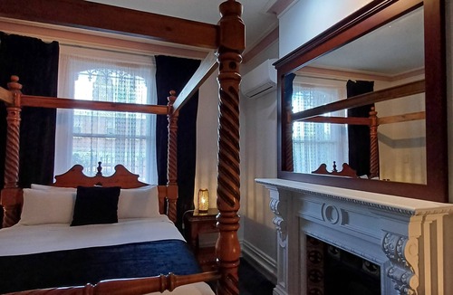 Launceston CBD Hotel | Art Hotel on York