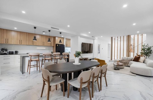 Hillarys House | Art Residence – Luxury Coastal Stay in Hillarys