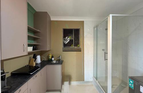 Stretton House | Artistic Studio in Stretton I Close to Shops and Dining