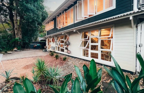 Port Douglas House | Artists' Beach House, on the beach path