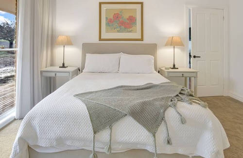 Barwite House | Ashbourne - Sleeps 9 - Farm Stay - Moments from Mansfield