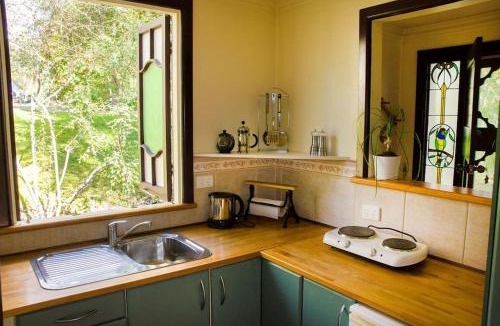 Bright Villa | Ashwood Cottages