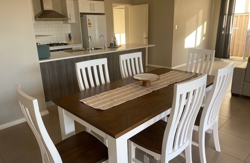 Atwell House | Atwell Family Accommodationn3 bedroom x 2 bathroom family home