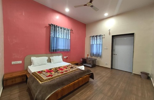 Abu Road Hotel | Aura Villa