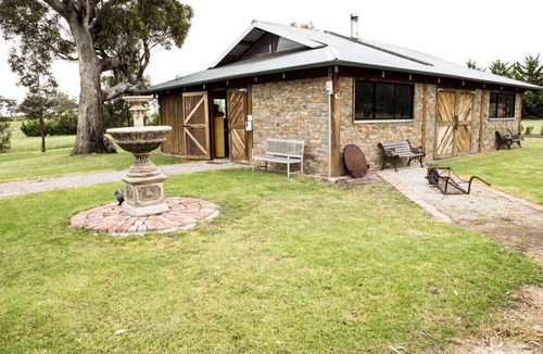 Wildwood House | Australian Country Retreat – Serenity & Bliss, 8 min to Melb Airport