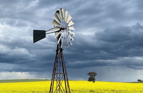 Cowra House | Authentic Farm Cottage