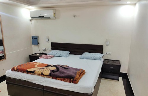 Mahmoorganj Bed & Breakfast | Avadh vihara Beds & Breakfast