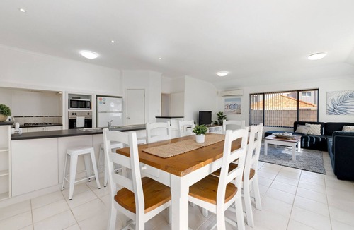 Wannanup House | Avalon Beach Escape ~ Family Favourite with Wifi