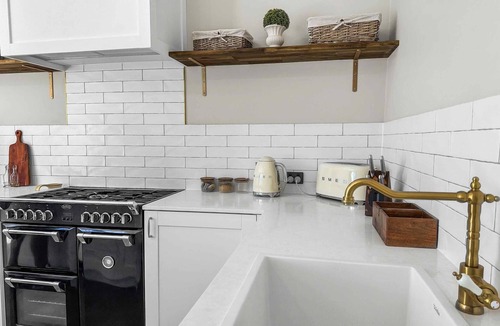 Cessnock Cottage | Aveline Cottage - Gorgeous period cottage on the hill
