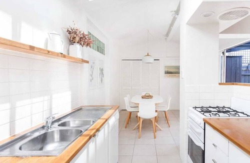 Middle Park House | Aviary Walk. Super Size & Interior + Beach, Park, Lake, Shops & Cafes.