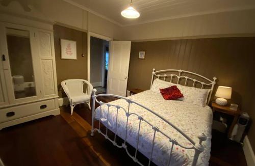 Tenterfield House | Awen Cottage