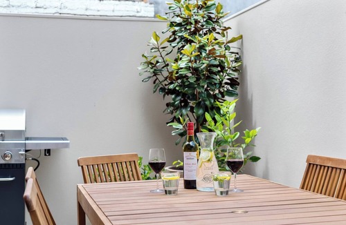 Albert Park Apartment | Awesome Albert Park Art Deco 2 Bedroom Apt. Bevan2