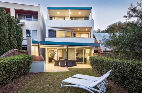 Marybrook House | 'Azure' Beachside Resort Escape for Groups