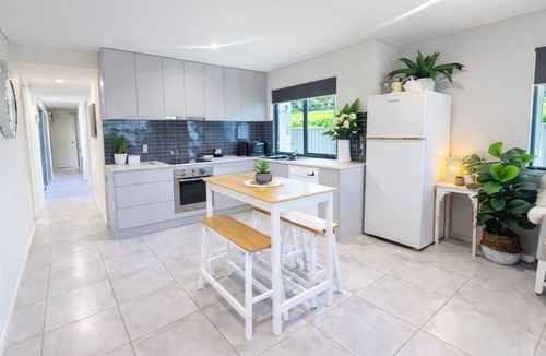 Maroochydore House | Azurea! Grand 7BR Riverfront Retreat Maroochydore