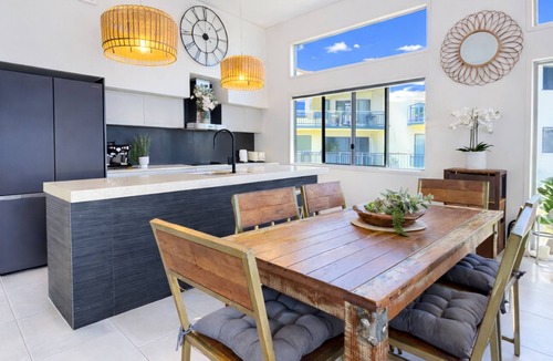 Maroochydore House | Azurea! Grand 7BR Riverfront Retreat Maroochydore