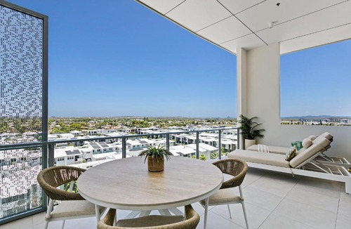 Bokarina Apartment | Azzure Bokarina Penthouse- Brand New- Ocean View- Resort Style Pool- Steam Room