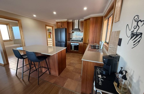Melville House | B & B on Yorkes- 2 storey holiday home. Free Wifi, off peak special available
