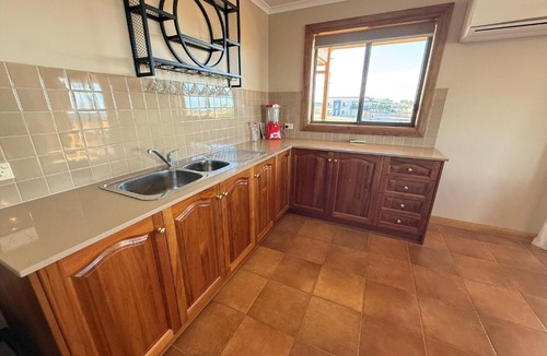 Melville House | B & B on Yorkes