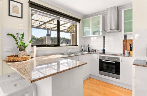 Smiths Beach House | Back Beach Beauty in Smiths Beach