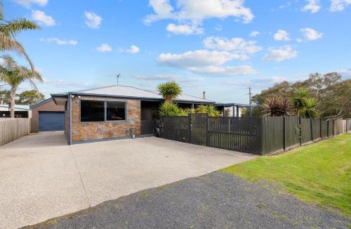 Smiths Beach House | Back Beach Oasis