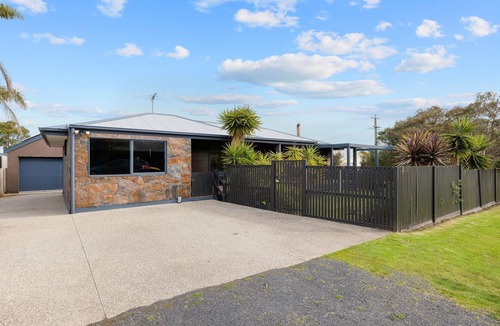 Smiths Beach House | Back Beach Oasis in Smiths Beach