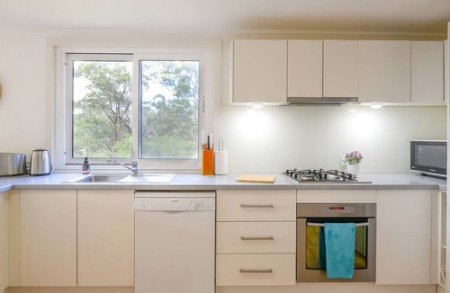 Wentworth Falls House | Backhouse & Bushland Stay with Fireplace