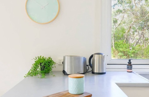 Wentworth Falls House | Backhouse & Bushland Stay with Fireplace