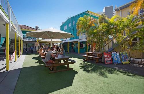 Surfers Paradise Hostel | Backpackers In Paradise 18-35 Hostel