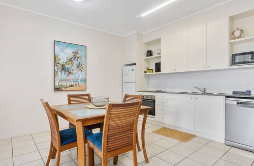 Rainbow Beach Apartment | Baden 74 - Rainbow Shores. Top Floor - Air conditioned Unit - Walk To Beach