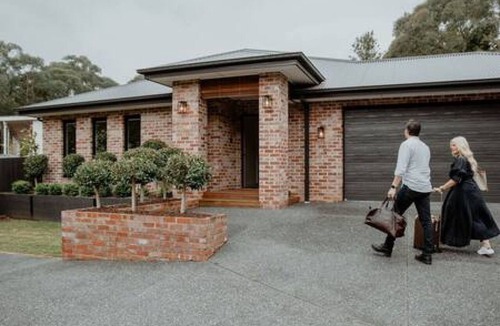 Badger Creek House | Badger House - Stunning Entertainer + Fire