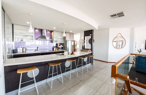 Encounter Bay House | BaeView: Panoramic Group Stay Above Encounter Bay