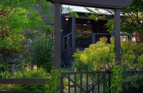 Wheatsheaf House | Bainbridge House Beautiful bush views close to Daylesford