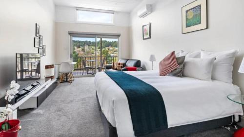 Daylesford Apartment | Balconies Lakeside on Lake Daylesford