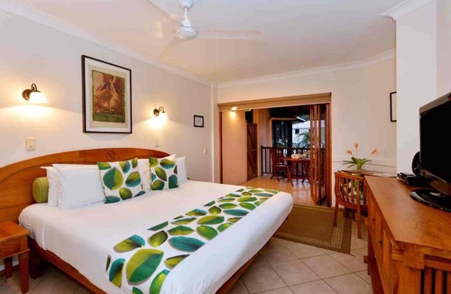 Port Douglas Apartment | Balinese Style Studio