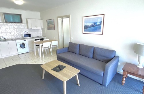 Warrenheip Hotel | Ballarat Colonial Motor Inn & Apartments