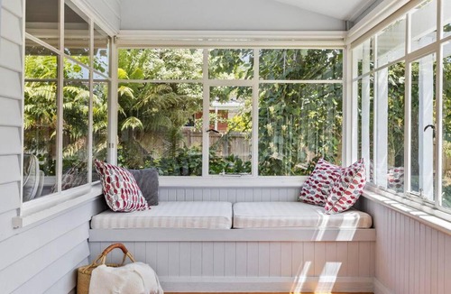Kingston Beach House | 'Balmoral Cottage' A Kingston Beach Escape