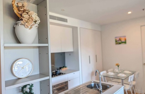 Balwyn North Apartment | Balwyn Bright Beauty|Balcony|Parking|Walk to Shops