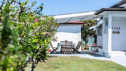 Ettalong Beach House | Bangalow Beach House - Ettalong, pet friendly, walk to beach,shops,cafes