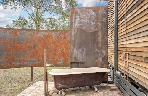 Kangaroo Valley House | Banksia -Designer Tiny Home w Stunning Dam Views