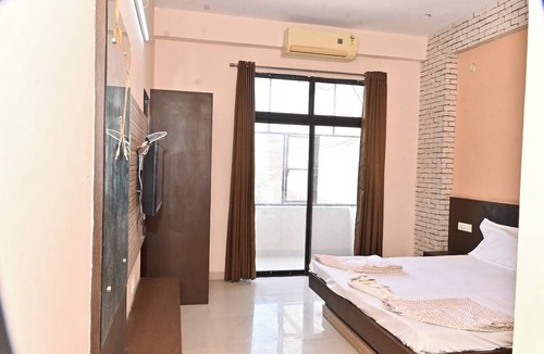 Sikar Hotel | BANSHIDHAM DHARMASALA
